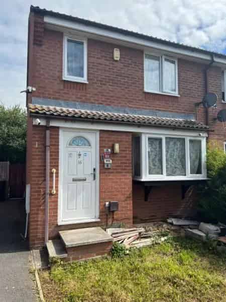 House with Separate Dining Room and New Bathroom Near Tesco and Schools