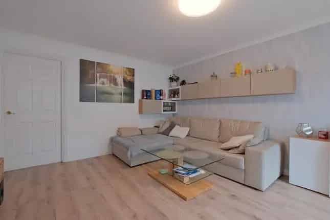 2 Bed Mid Terrace House Glasgow G33