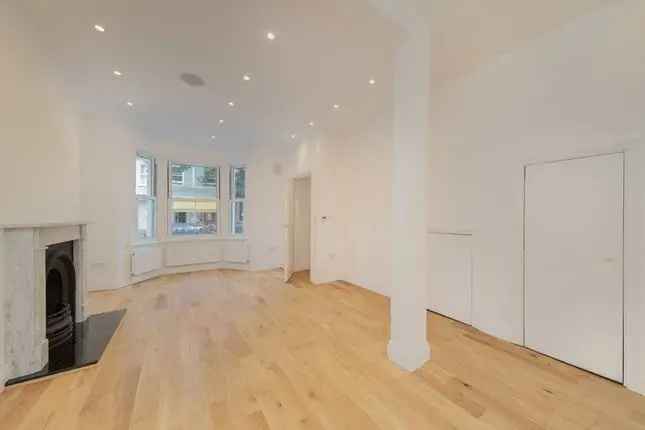 Maisonette for sale in Burnaby Street, London SW10