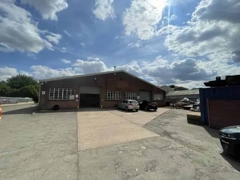 Industrial Unit To Let - Torrington Avenue