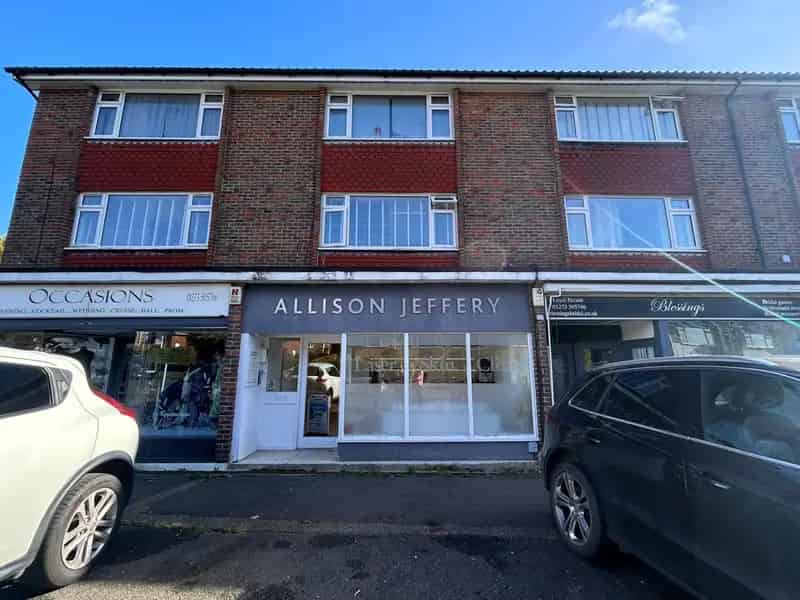 505 SqFt Commercial Unit 3 Treatment Rooms Garage Parking