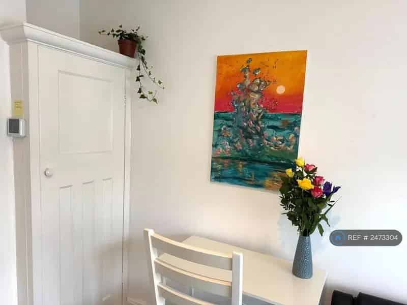 1 Bedroom Terraced House Furnished Available May 2025