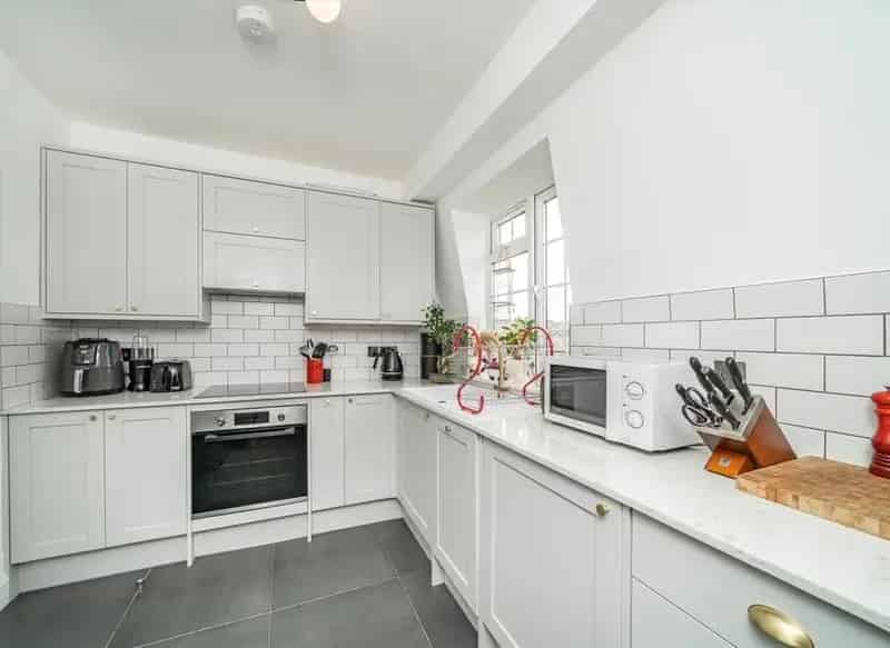 Three Double Bedroom Mansion Flat Wimbledon South Park Gardens