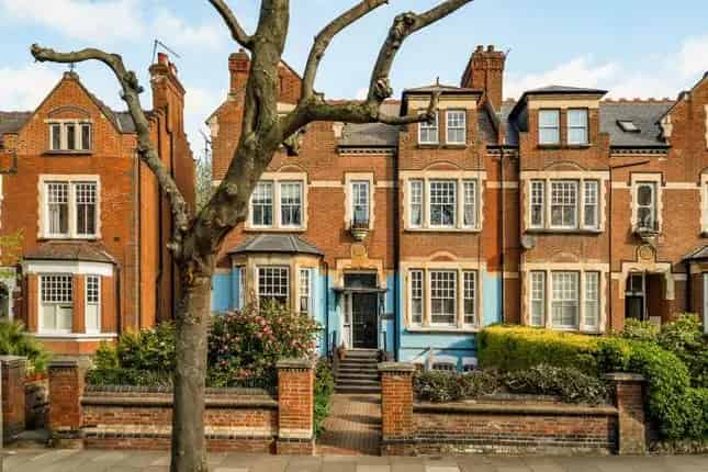 Flat for sale in Fellows Road, Belsize Park NW3