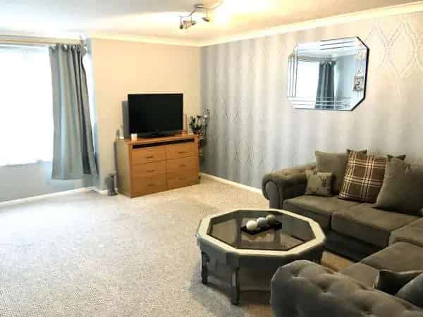 First Floor Flat Near Guildford Train Station Two Double Bedrooms