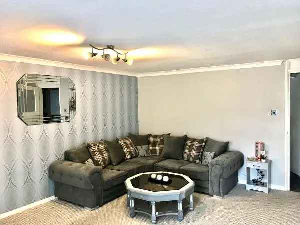 Flat For Rent in Guildford, England