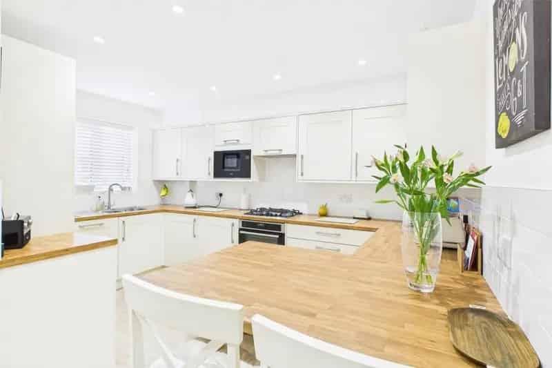 2 Bedroom House for Sale in Warwick Extended with Garage and Garden Office
