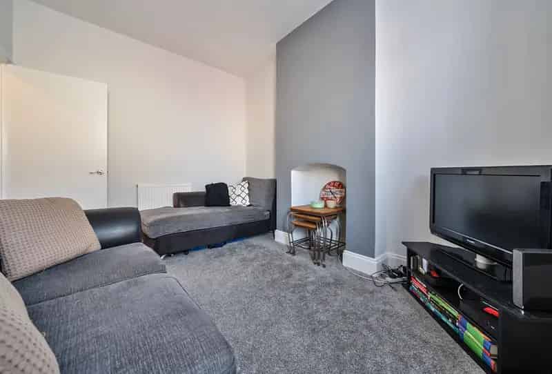 1 Bedroom Flat for Sale in St George