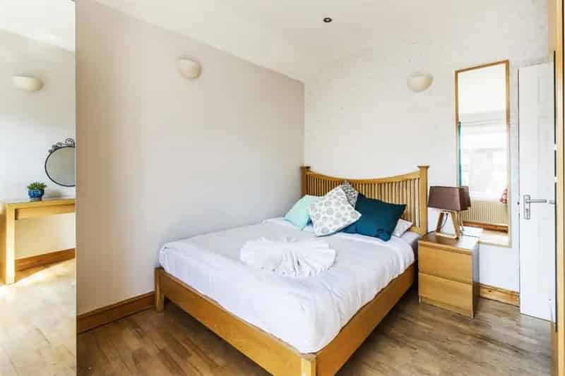 5 bedroom Flat
 To Let