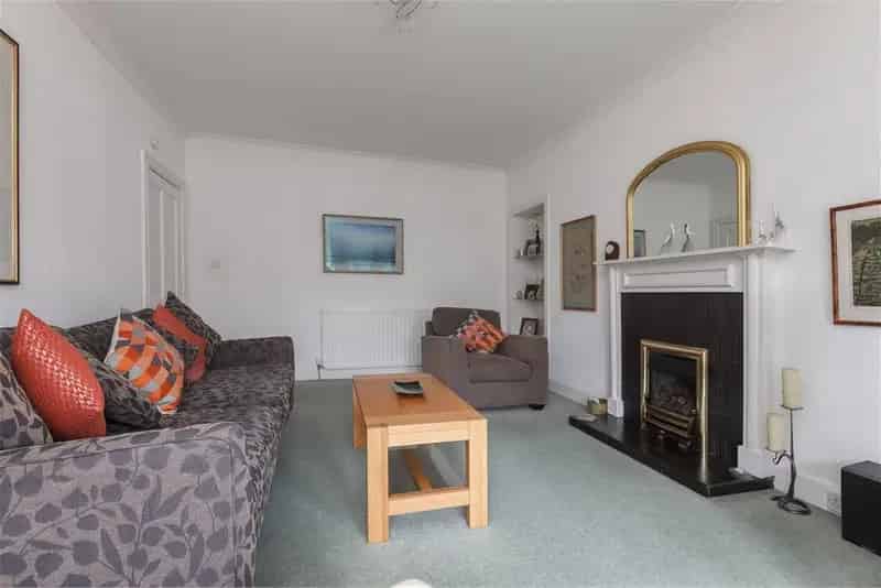 3 Bed House - Detached with 3 Reception Rooms