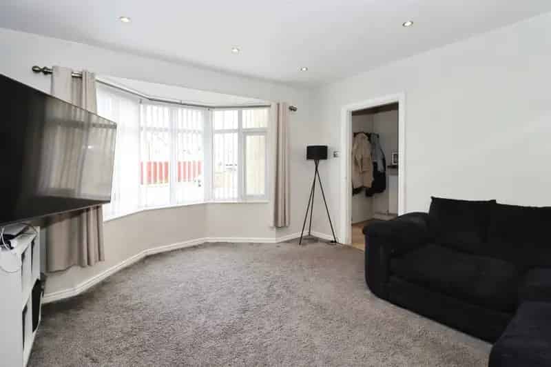 3 Bedroom Semi-Detached House BS10 Family Home Off Street Parking