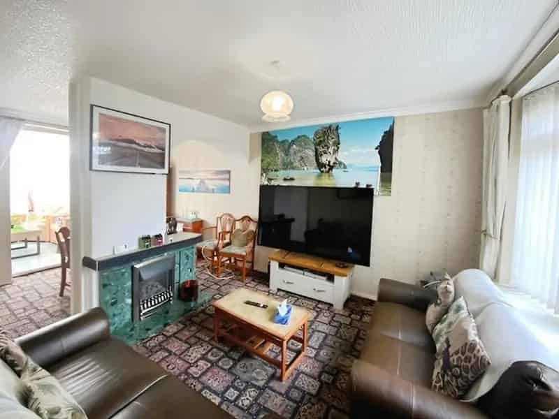 3 Bed Semi-Detached House For Sale