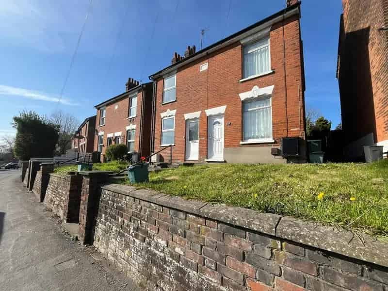 2 Bed Victorian House Near Colchester North Station and Hospital