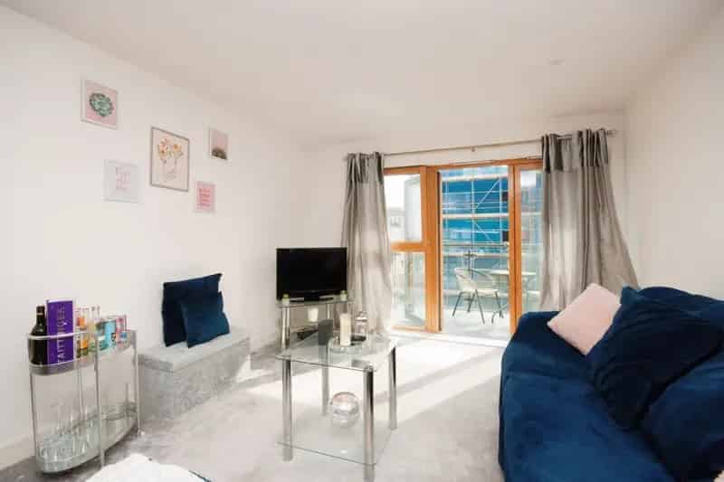 Modern 2-Bedroom Apartment Sovereign Harbour North Chain Free