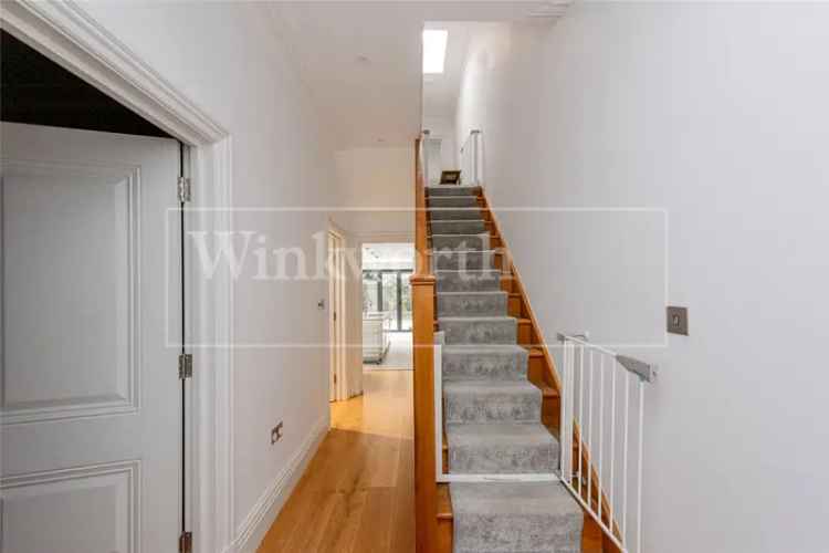 4 bedroom house in London