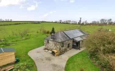 Modern Barn Conversion with 0.9 Acres and Rural Views