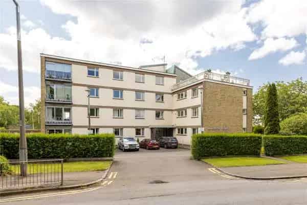 2-Bed Ground Floor Apartment Ravelston Edinburgh Private Parking Garage