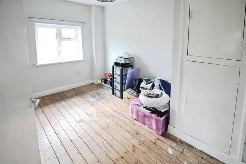 3 Bedroom Semi-Detached House To Rent No Chain