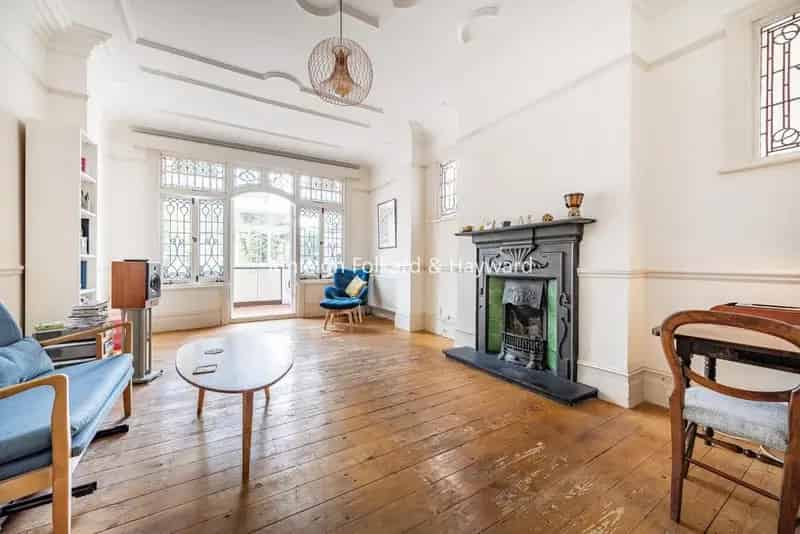 Flat For Sale , London, England
