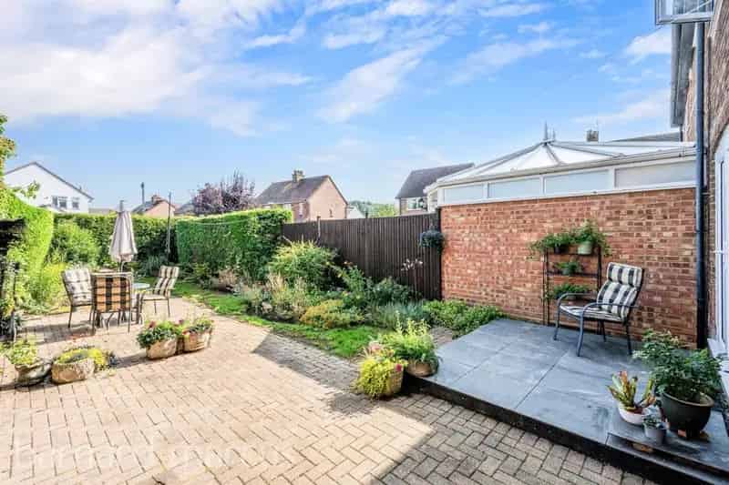 Three Bedroom Family Home Near Earlswood Station