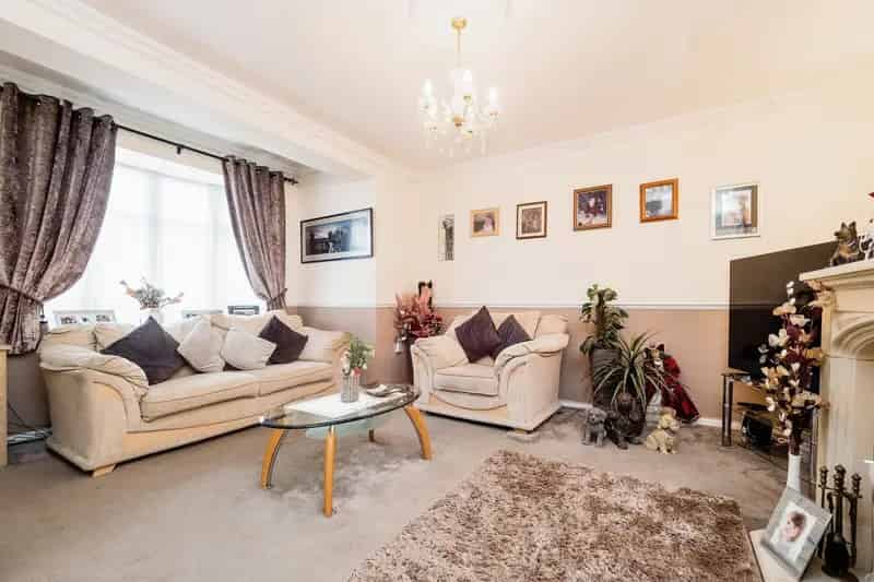 Three Double Bedroom House Detached Garage Off Street Parking