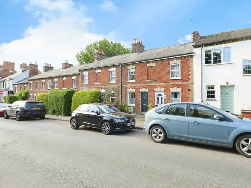 Victorian Cottage in Hitchin Freehold Family Home