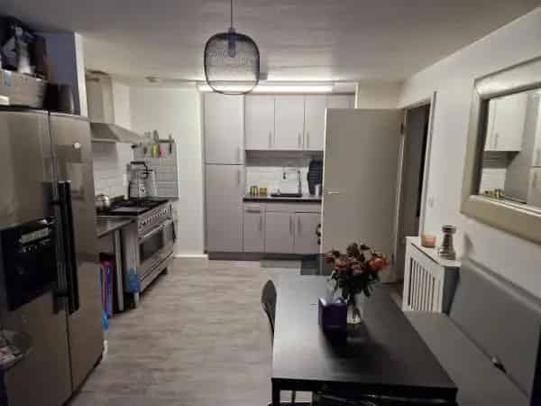 2 Bed Property with Open Plan Living and Balcony