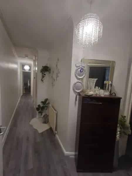 2-Bedroom Flat Near Westfield Hammersmith Newly Decorated