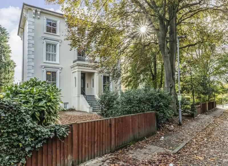 Flat For Sale , Oak Hill Road, London, England