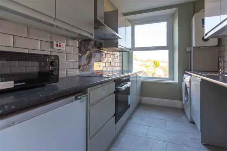 2 Bedroom Maisonette Lodge Road Newly Decorated