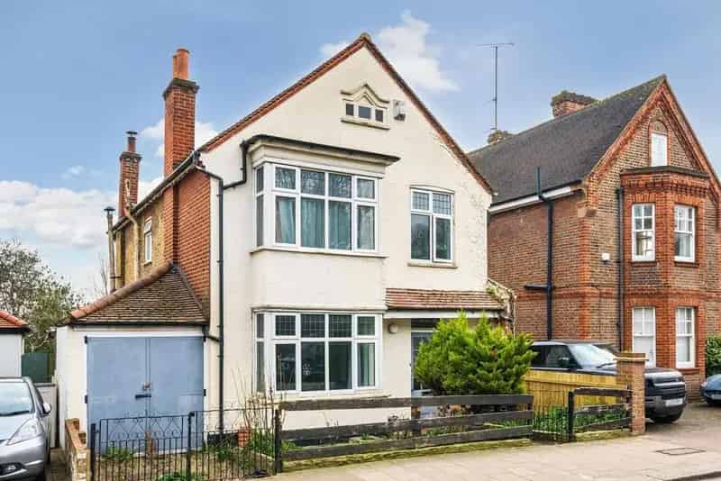 Four Bedroom Detached House with Garden and Parking Potential