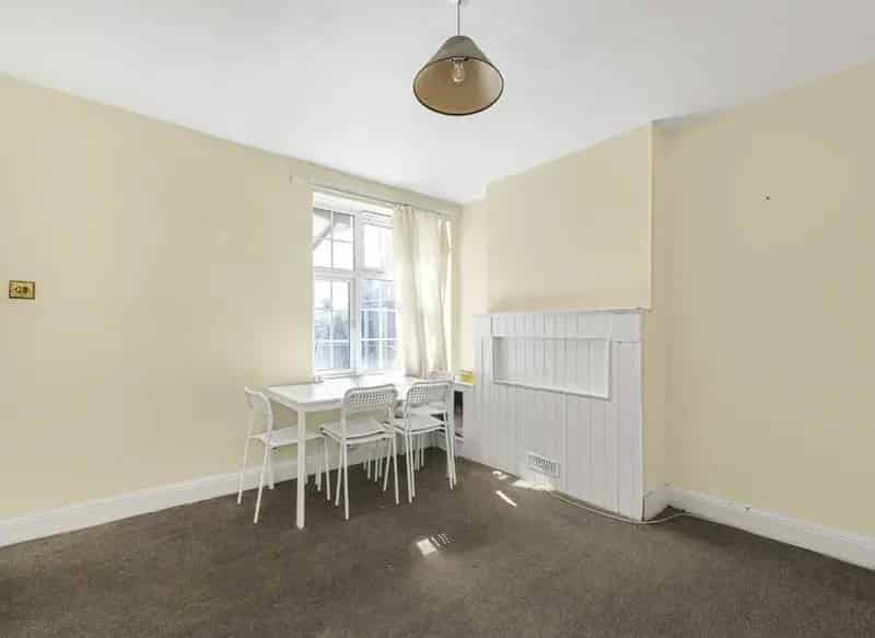 Four Bedroom Maisonette near Greenford Station