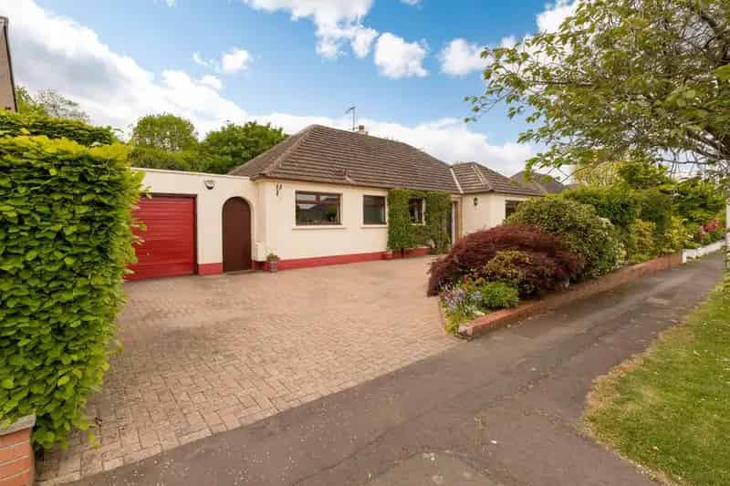 5 Bedroom Detached Bungalow for Sale in Colinton, Edinburgh