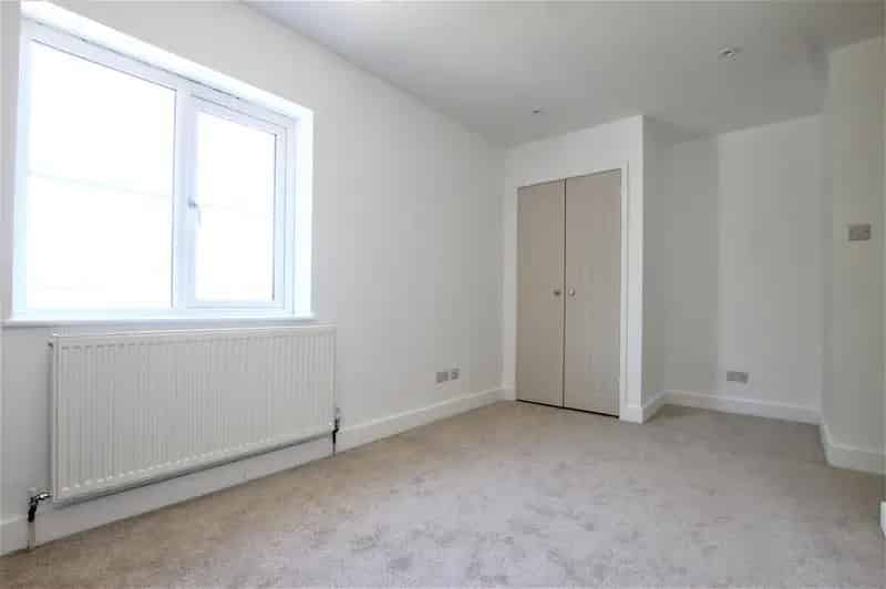 1 Bedroom Ensuite in 6-Bedroom House Share Bills Included