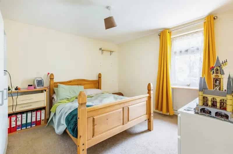 3 Bedroom Mid Terrace House Hemmingwell Wellingborough
