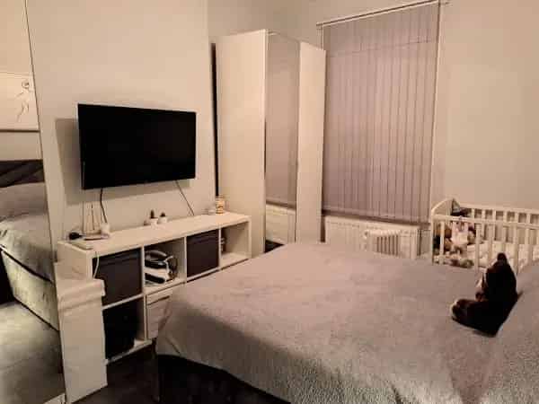 Spacious 3-Level 2 Bedroom Maisonette with Private Garden Near Catford Station
