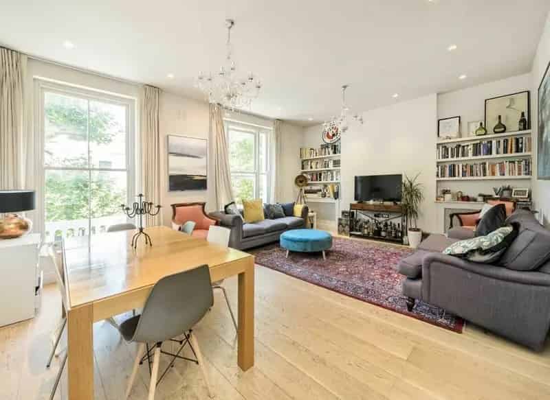 Four Bedroom Apartment with Two Terraces in Kentish Town