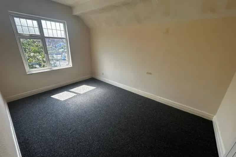 One Bedroom Flat Near Beach Local Shops