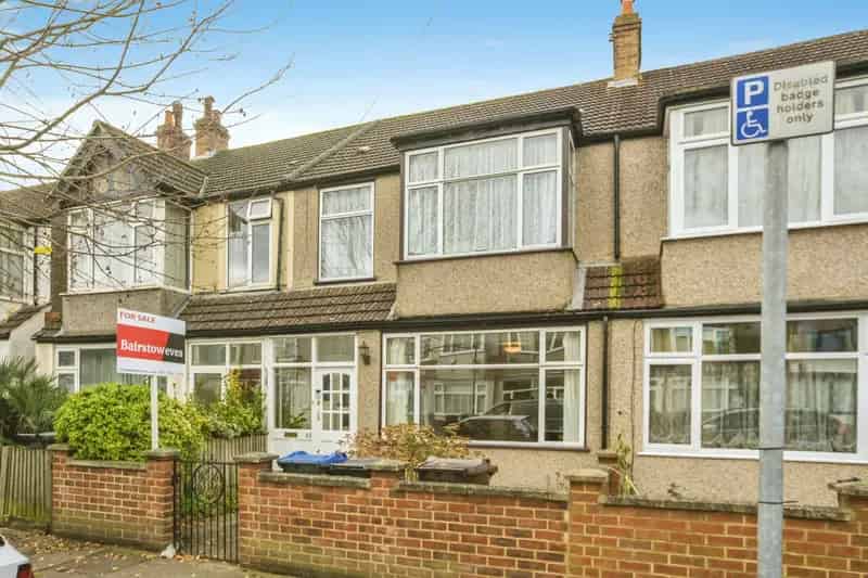Three Bedroom Family Home Norbury South Facing Garden