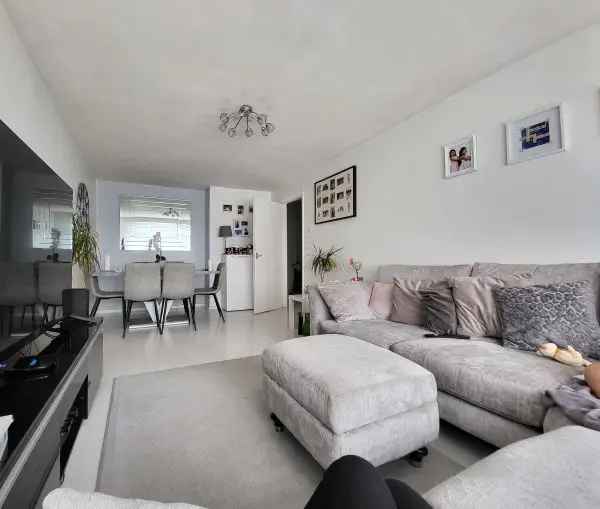 Flat For Rent in Hertsmere, England