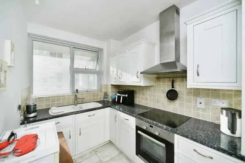 2 Double Bed Flat with Private Parking Seafront Building