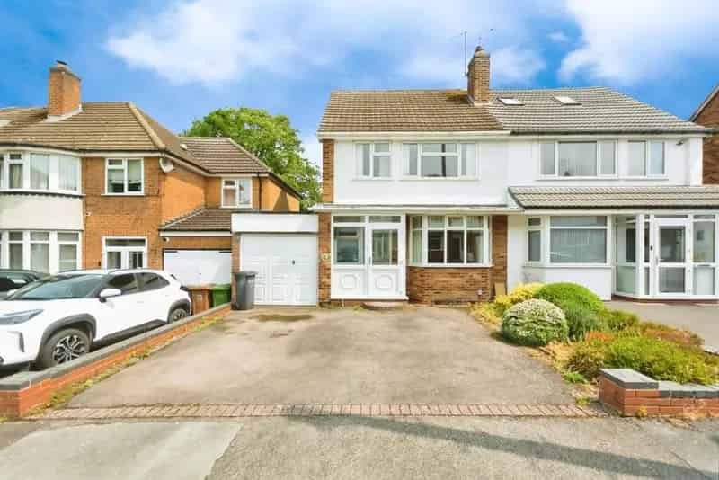 3 Bedroom House for Sale in Solihull with Reservoir Views