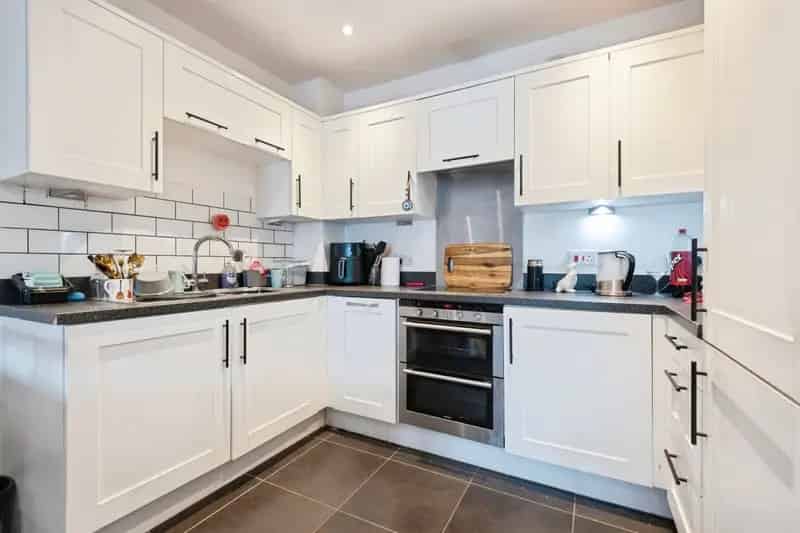 2-Bed Apartment Near Hitchin Station - Commuter Ideal