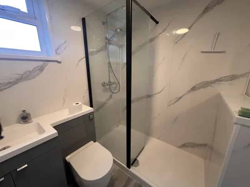 One Bedroom Flat Eastleigh Off Street Parking Communal Garden