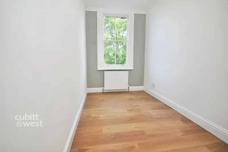 2 Bedroom Flat to Rent Near Mainline Stations