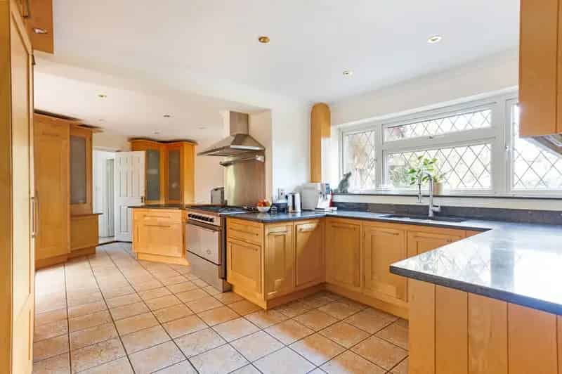 5 Bedroom Detached House for Sale Near Maidenhead Thicket