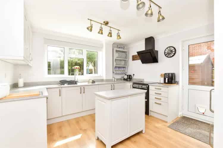 4 Bedroom Detached House for Sale - Modern, Extended, Ample Parking