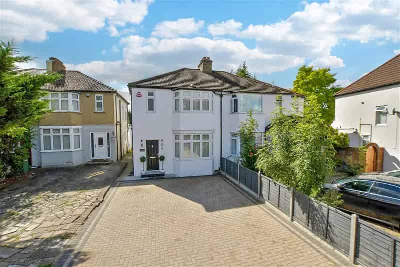 3 bedroom semi-detached house for sale