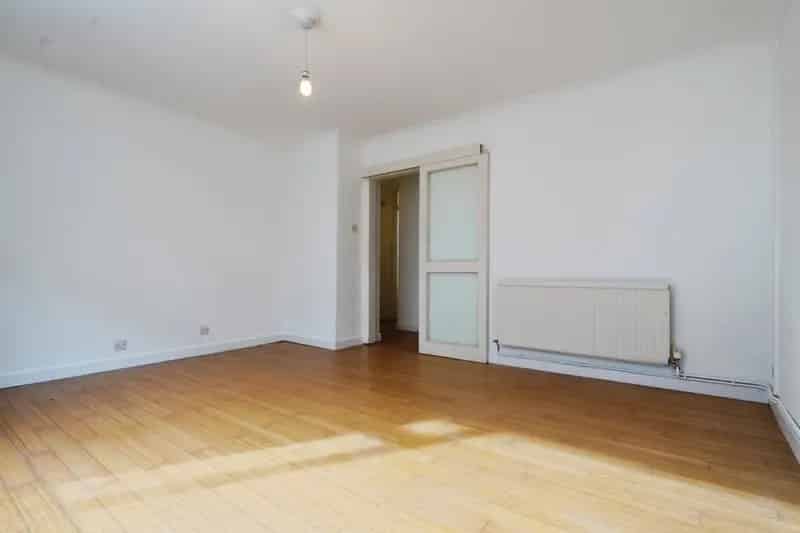 Two Bedroom Apartment Near Western Road Brighton