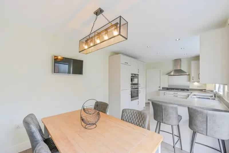 Spacious 4-Bed Family Home with Double Garage and Large Garden